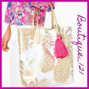 Lilly P. (2 in 1) Tote!
